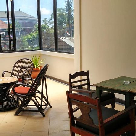 Maxi Hotel Kedonganan Jimbaran Buitenkant foto
