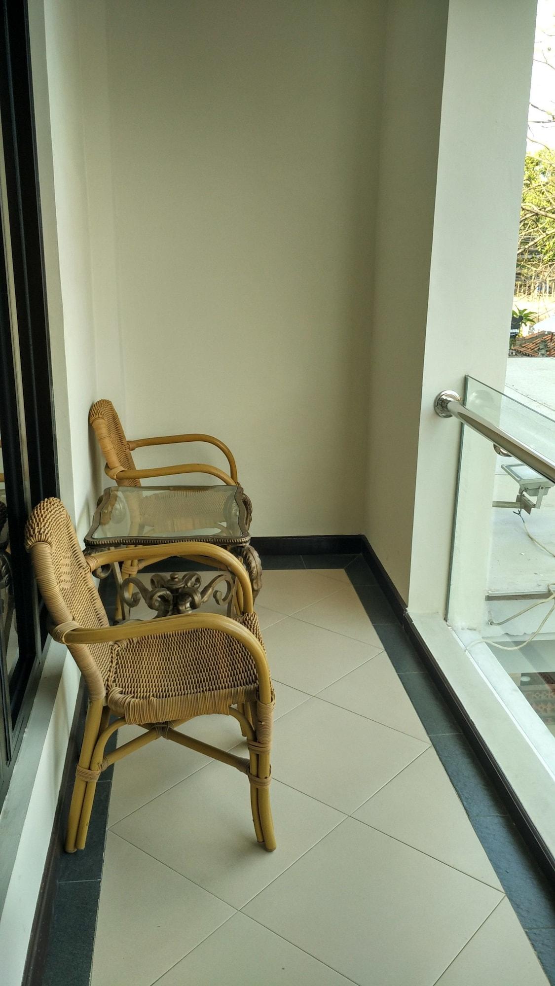 Maxi Hotel Kedonganan Jimbaran Buitenkant foto