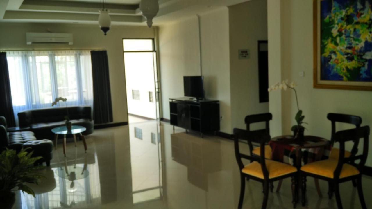 Maxi Hotel Kedonganan Jimbaran Buitenkant foto