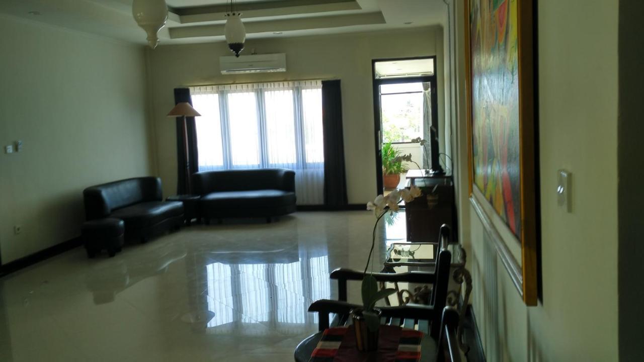 Maxi Hotel Kedonganan Jimbaran Buitenkant foto