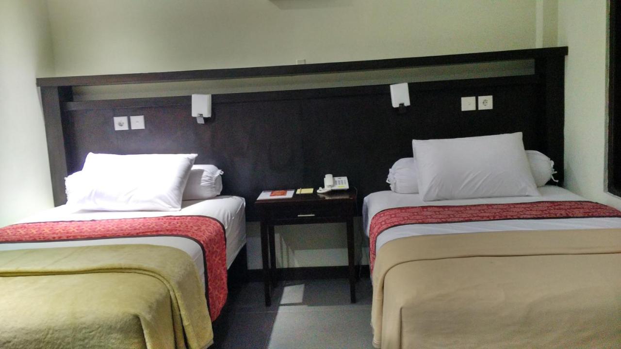 Maxi Hotel Kedonganan Jimbaran Buitenkant foto