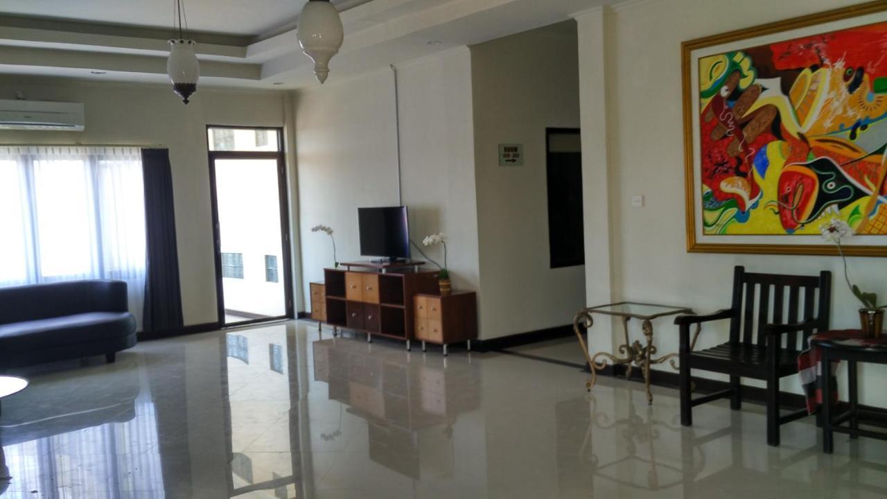 Maxi Hotel Kedonganan Jimbaran Buitenkant foto