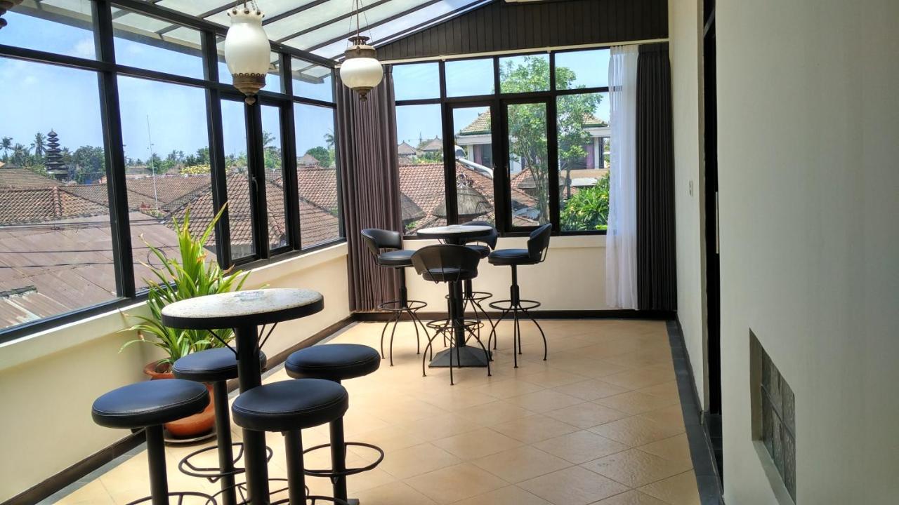 Maxi Hotel Kedonganan Jimbaran Buitenkant foto