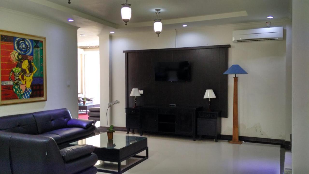 Maxi Hotel Kedonganan Jimbaran Buitenkant foto