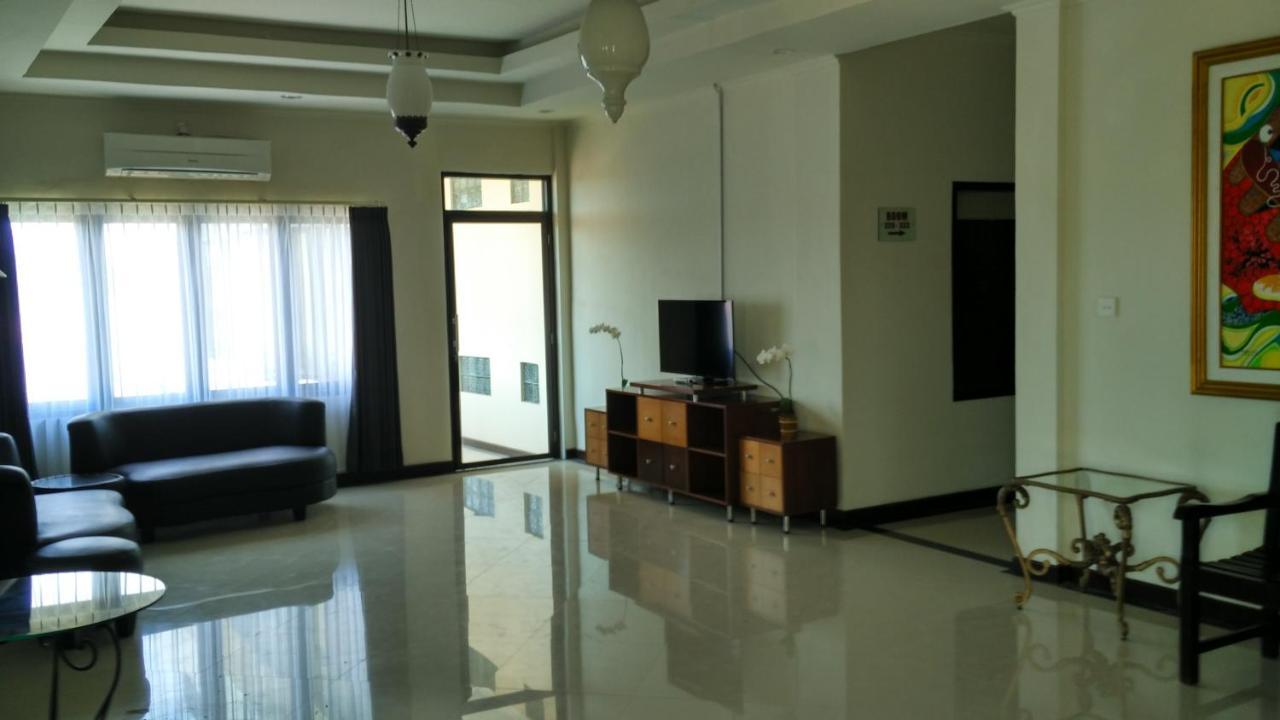 Maxi Hotel Kedonganan Jimbaran Buitenkant foto