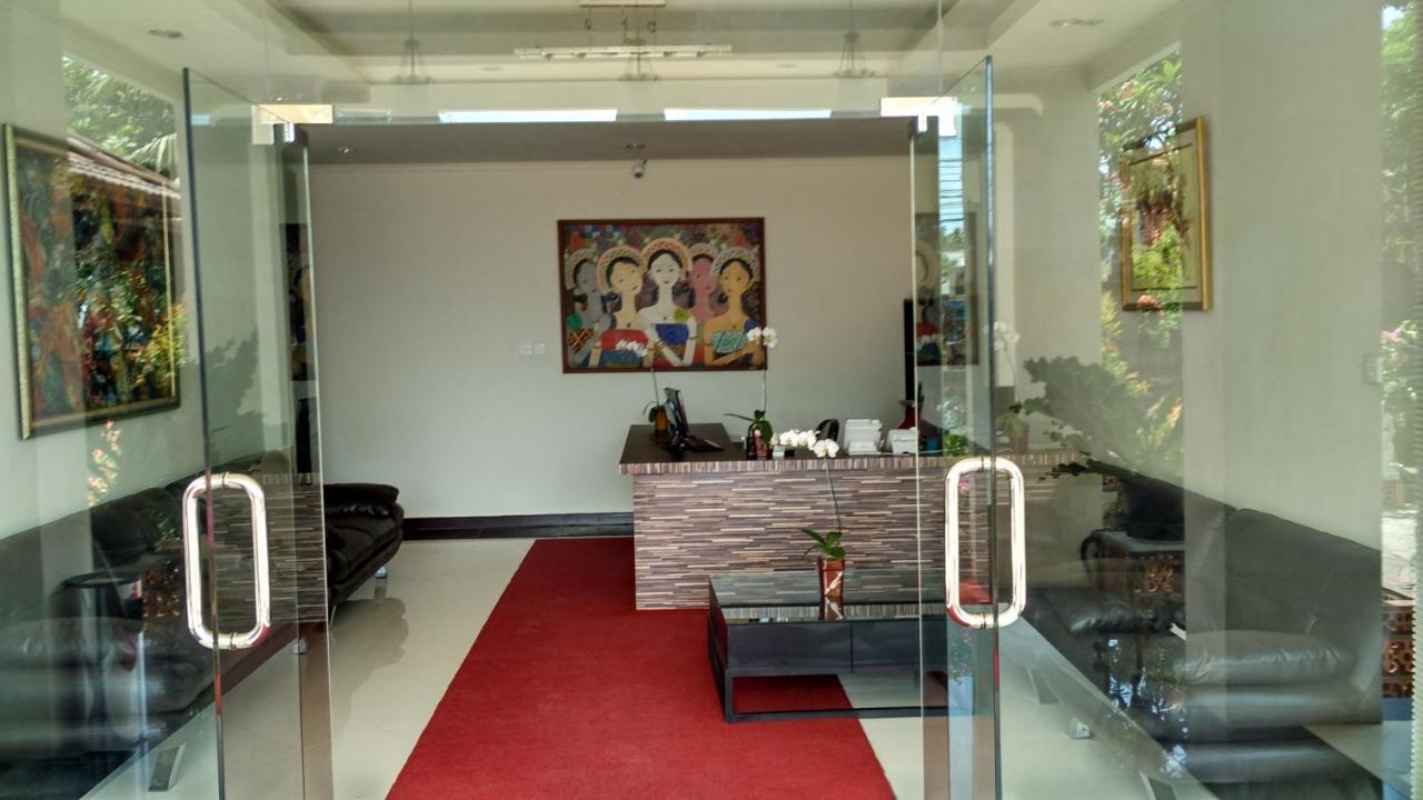 Maxi Hotel Kedonganan Jimbaran Buitenkant foto