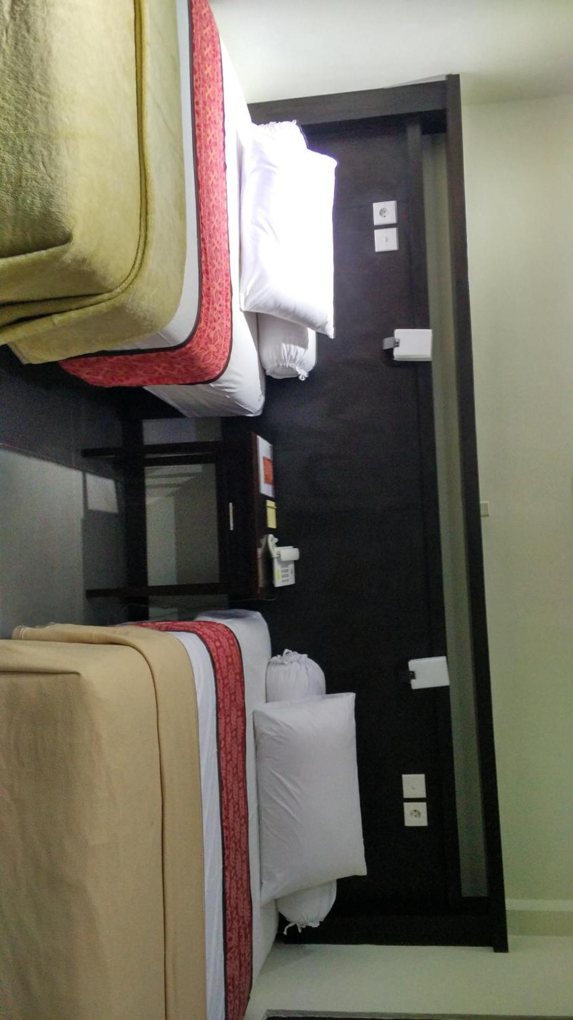 Maxi Hotel Kedonganan Jimbaran Buitenkant foto